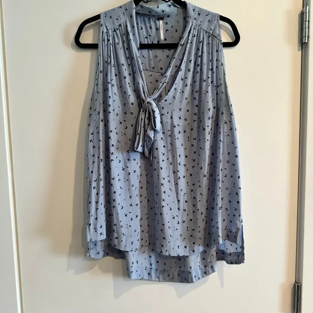Free People Blouse Top Blue Printed V-Neck Tie Front Pleated Sleeveless Sz M
